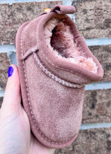 Load image into Gallery viewer, Faux Fur and Suede Mini Shortie Boots