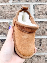 Load image into Gallery viewer, Faux Fur and Suede Mini Shortie Boots