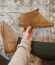 Load image into Gallery viewer, Faux Fur Lined Shortie Boots