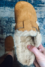 Load image into Gallery viewer, The Rachel Faux Fur Clogs
