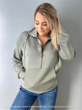 Load image into Gallery viewer, RTS:  FOREVER3AM BRANDED QUINN QUILTED HALF ZIP PULLOVERS-
