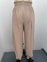 Load image into Gallery viewer, PREORDER: The Collee Cinch Pants 3.17.25 osym
