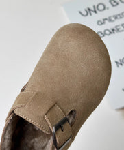 Load image into Gallery viewer, PREORDER: Flynn kids clogs 11.10.25
